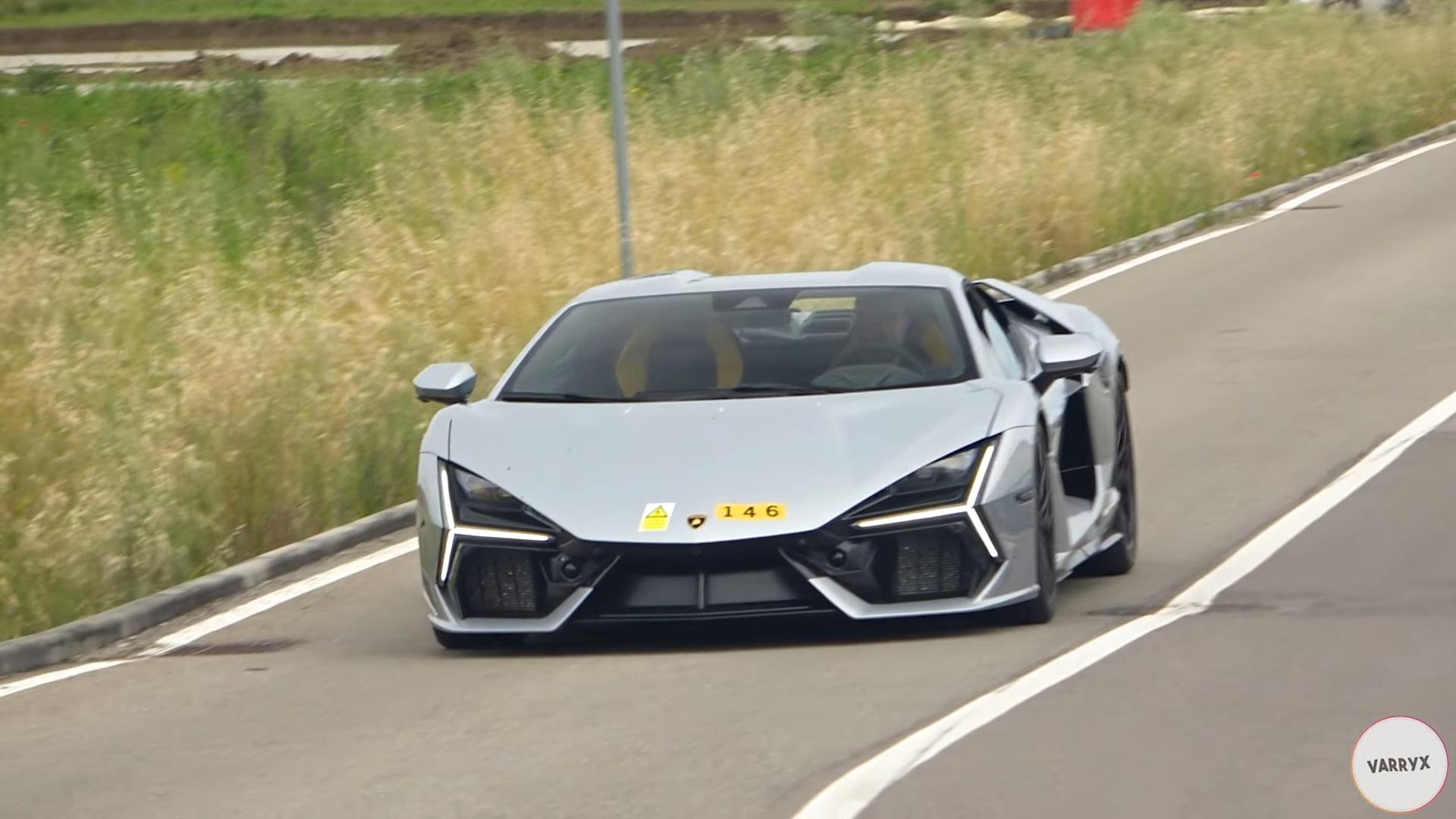 Videoscreenshot youtube surroundedbyalotofnewlambos revueltohybridurusmore 902