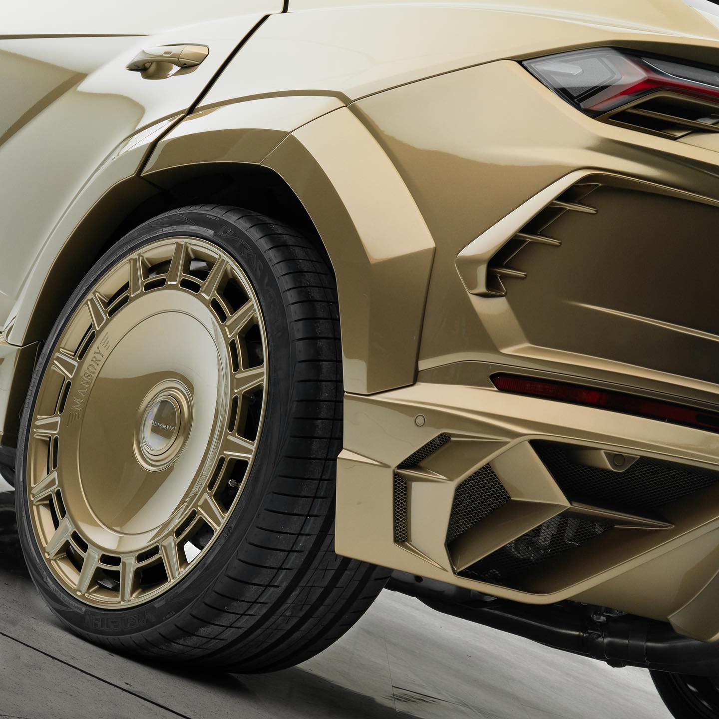 Mansory Goes Too Far And Sends Urus Venatus Into Hell 13 357010615 662512909254030 7944483458990418505 n