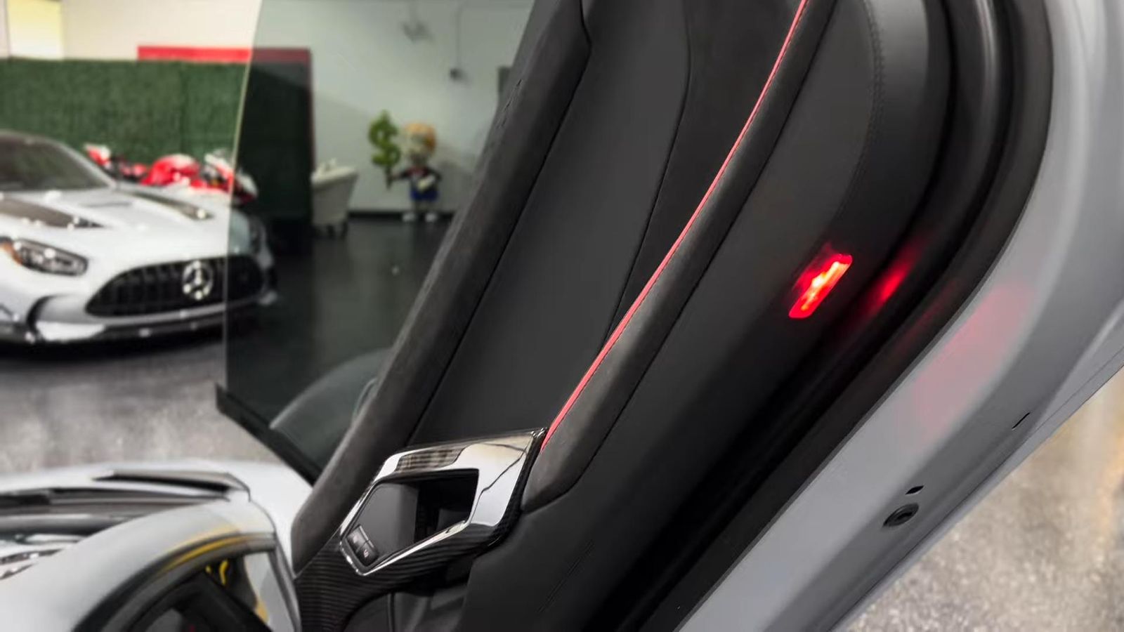 This Exclusive 2022 Lamborghini Aventador Lp780-4 Ultimae Coupe Was For Sale: But You Just Missed It! 19 Videoscreenshot youtube 2022lamborghiniaventadorultimaeinadpersonammattepaintfullppfand60kinoptions 146