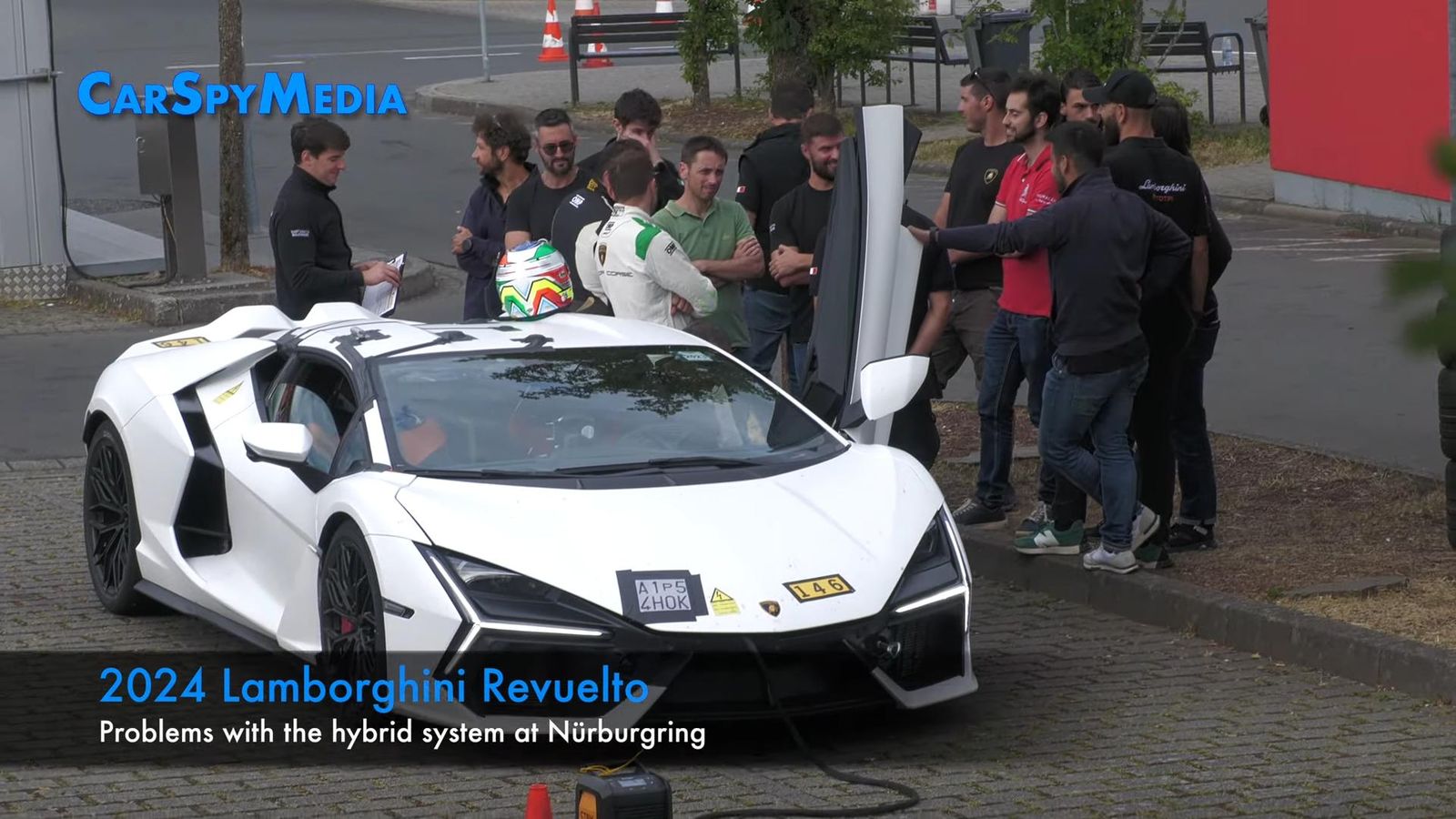 Videoscreenshot youtube 2024lamborghinirevueltov12testcarcaughtwithhybridproblemsbreakdownatthenrburgring 007