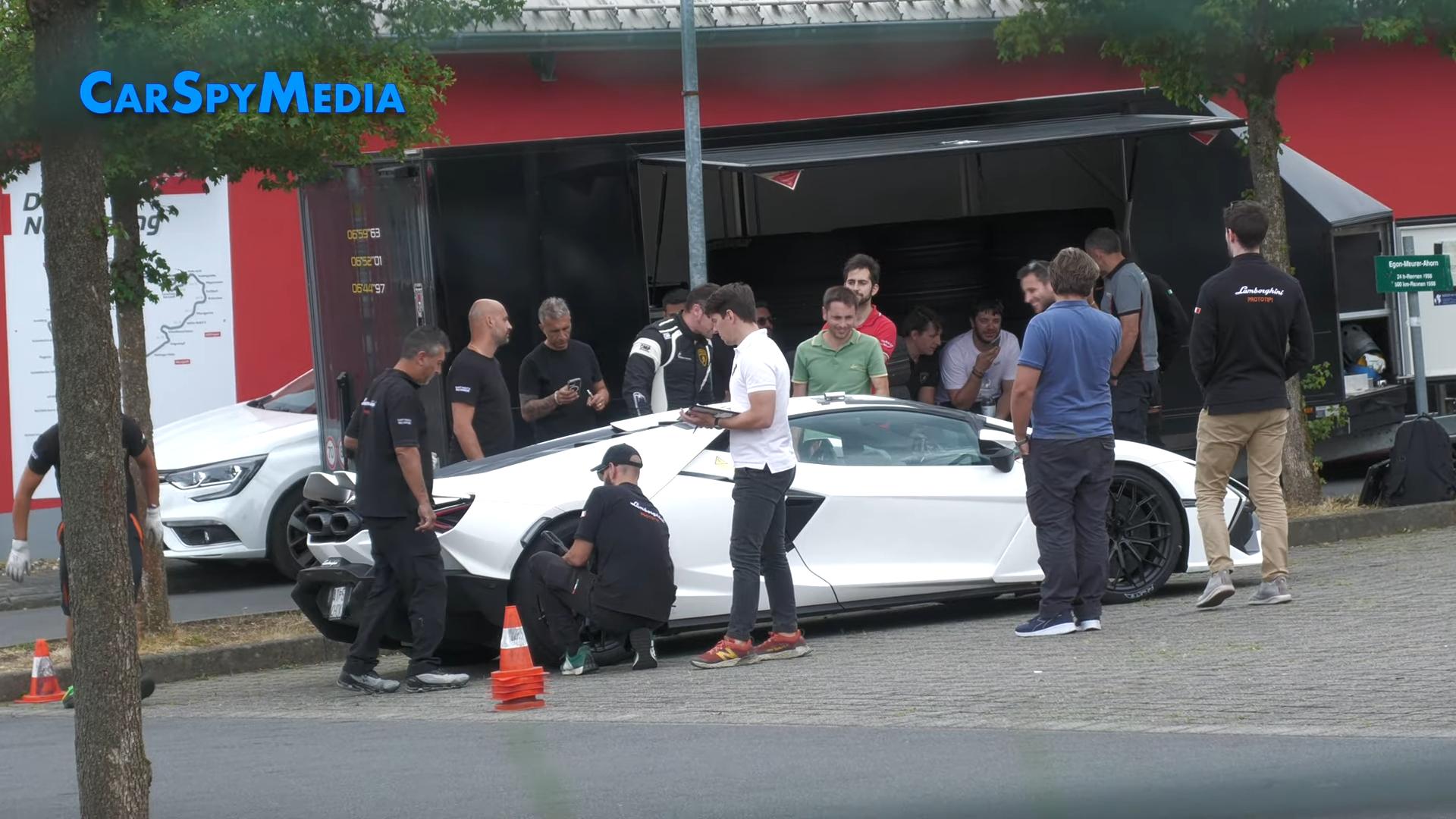 2023 Lamborghini Revuelto Breaks Down While Testing At Nürburgring, Engineers Diagnose Problem Swiftly! 3 Videoscreenshot youtube 2024lamborghinirevueltov12testcarcaughtwithhybridproblemsbreakdownatthenrburgring 120