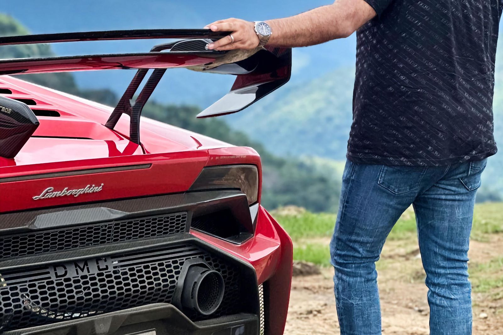Dmc'S Kit Transform Your Lamborghini Huracan Into A Tempting Race-Spec Sto 5 Videoscreenshot youtube benaffleckssonsamuelcrasheslambointobmw 046 1