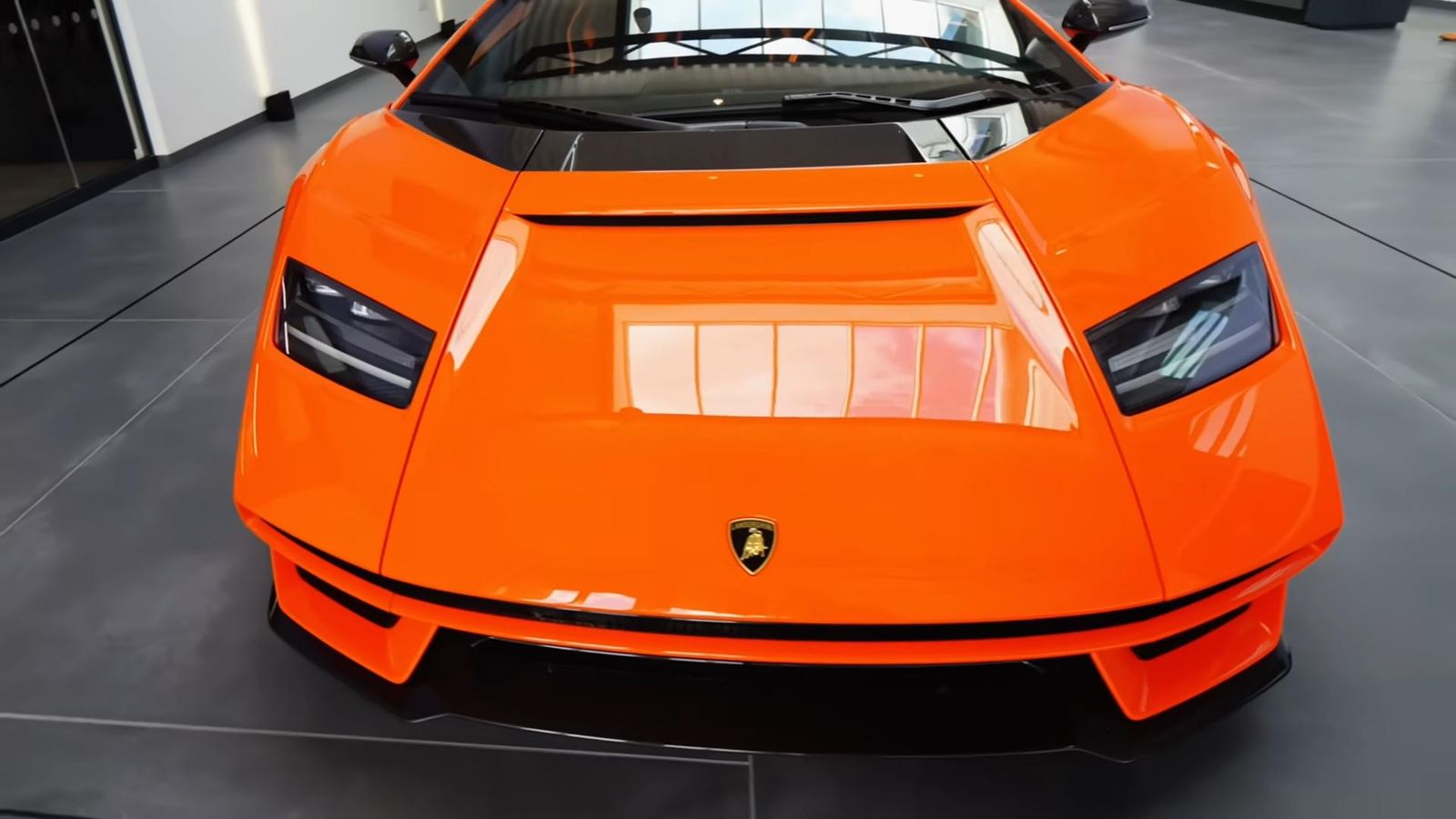 Harnessing Ai In Car Customization Here'S A Lamborghini Owner'S Guide To Intriguing Tailored Colors 10 Videoscreenshot youtube chatgptupgradeslamborghiniurus 739