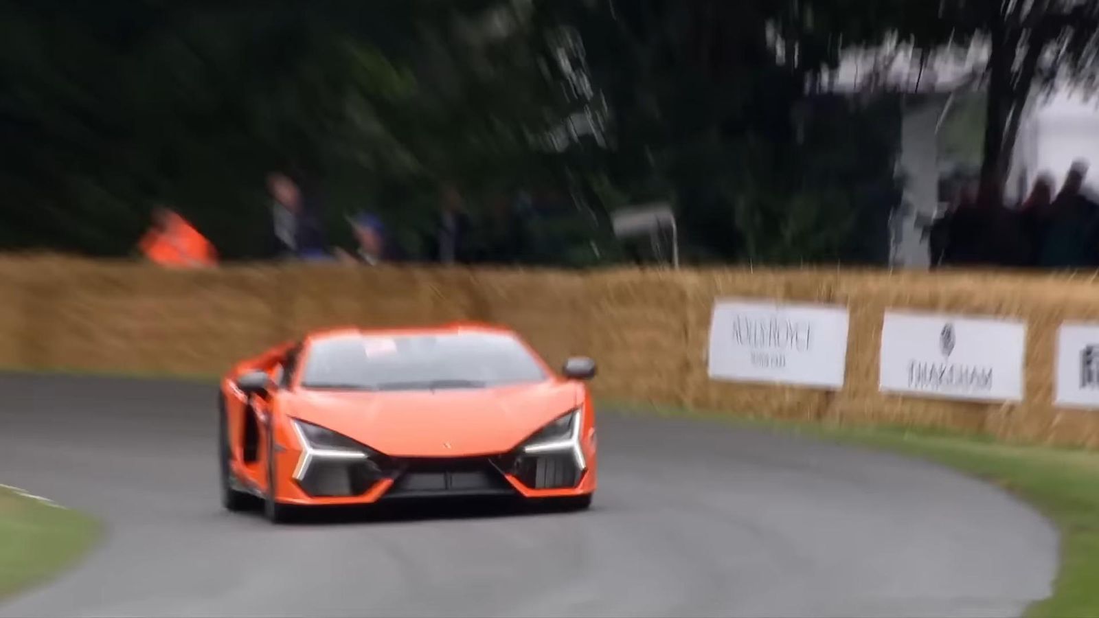 Videoscreenshot youtube v12lamborghinirevueltomakesworlddebutatgoodwoodfos 018