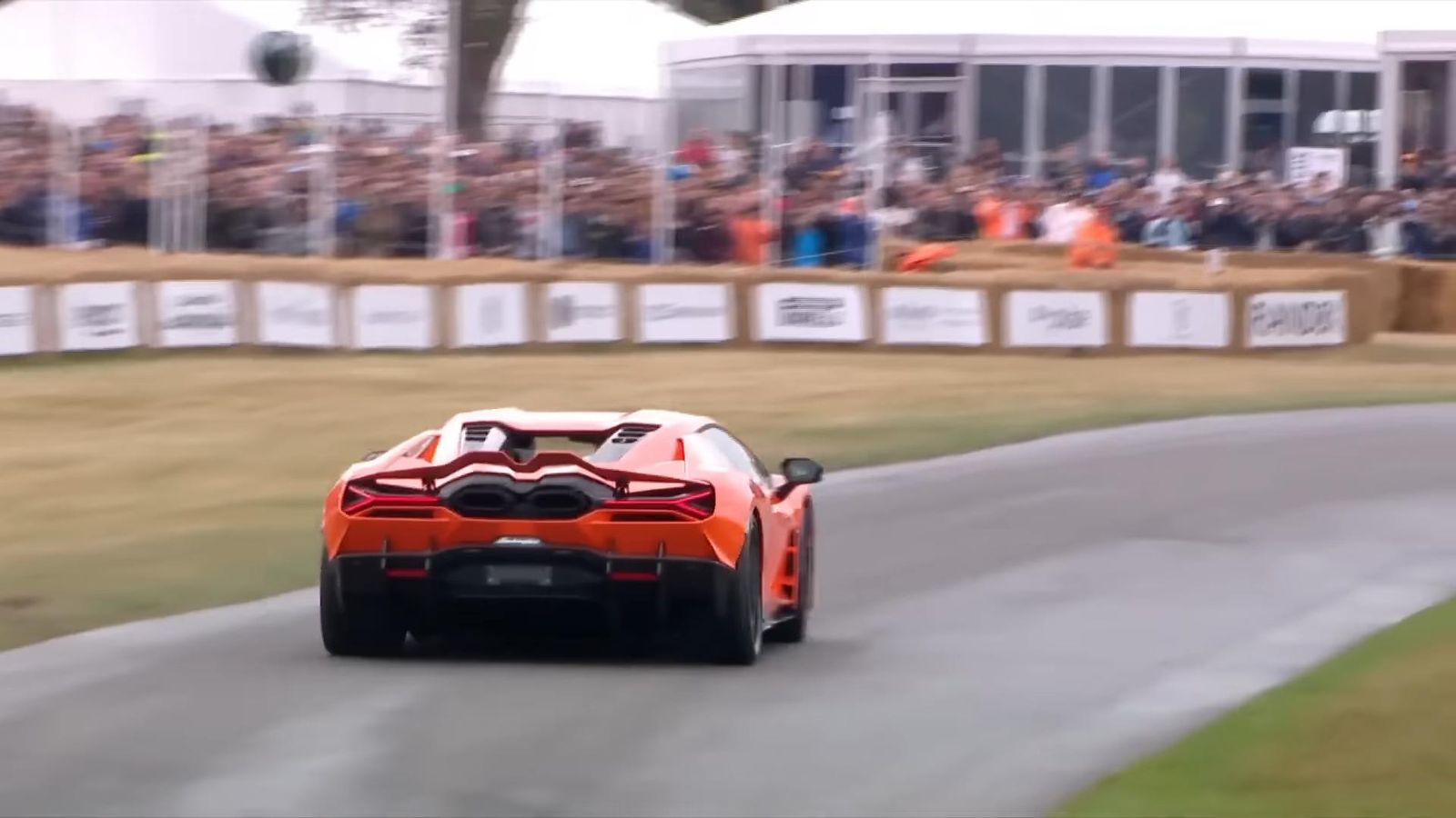 Videoscreenshot youtube v12lamborghinirevueltomakesworlddebutatgoodwoodfos 024