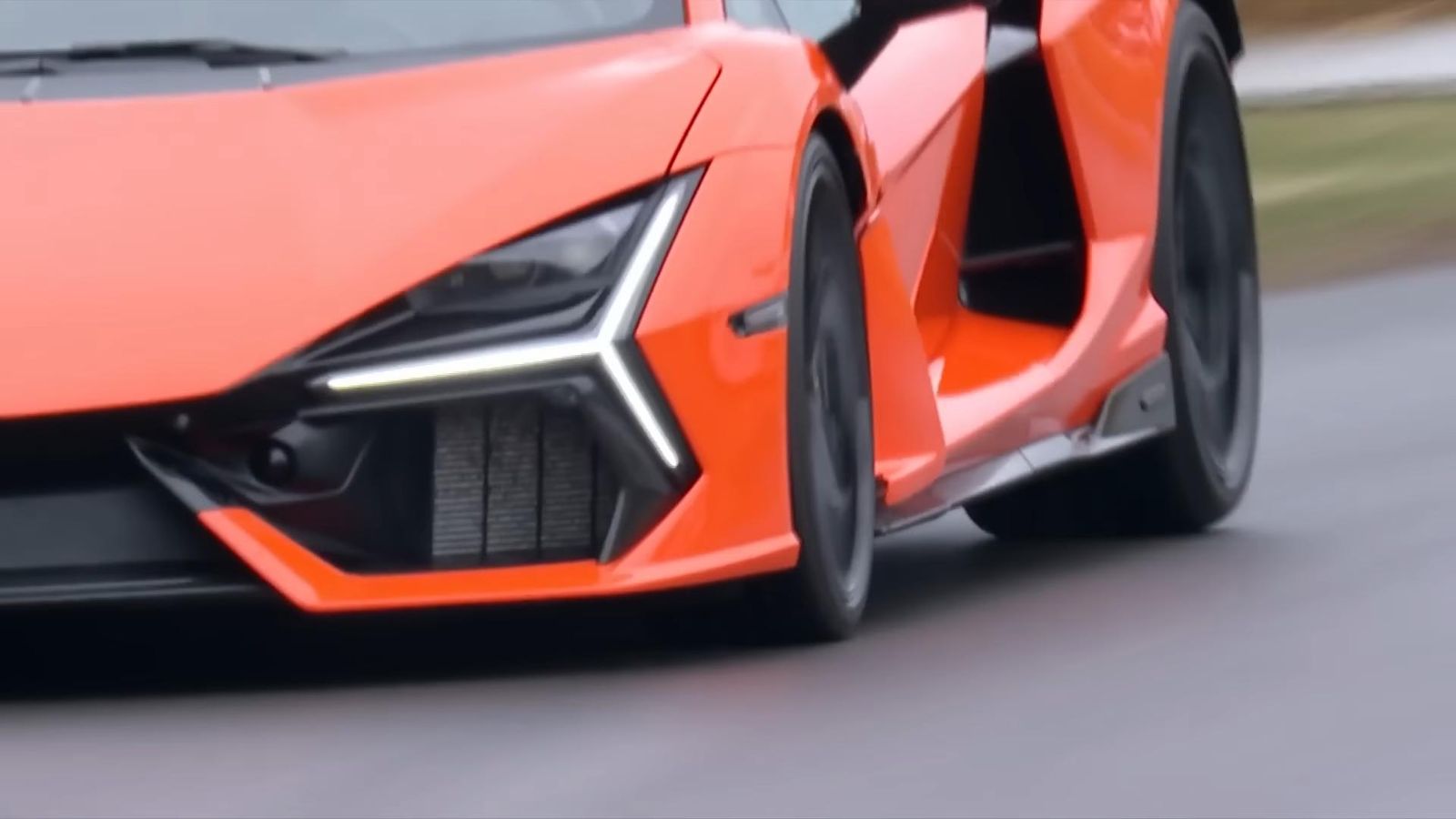 Videoscreenshot youtube v12lamborghinirevueltomakesworlddebutatgoodwoodfos 038