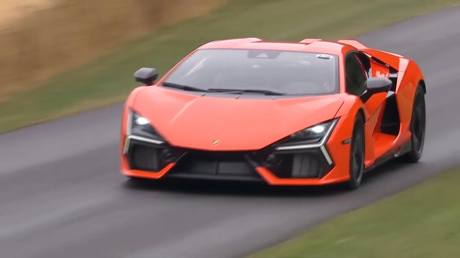 Videoscreenshot youtube v12lamborghinirevueltomakesworlddebutatgoodwoodfos 057