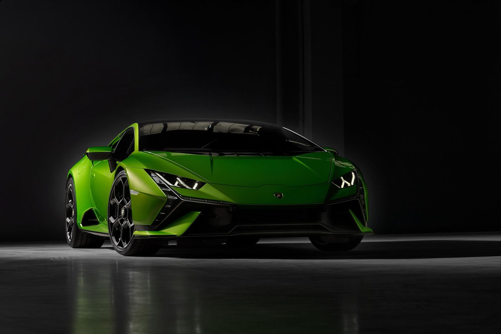 10 Fast Facts About Sensational Lamborghini Huracan Tecnica 27 612110 1