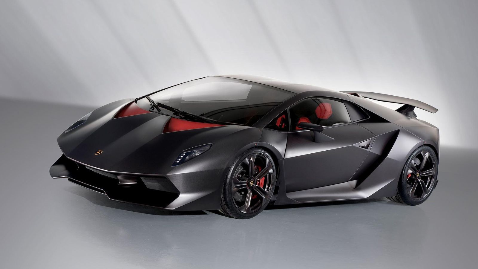 Do Lamborghinis Have Windshield Wipers? 3 Wiper blades on lamborghini
