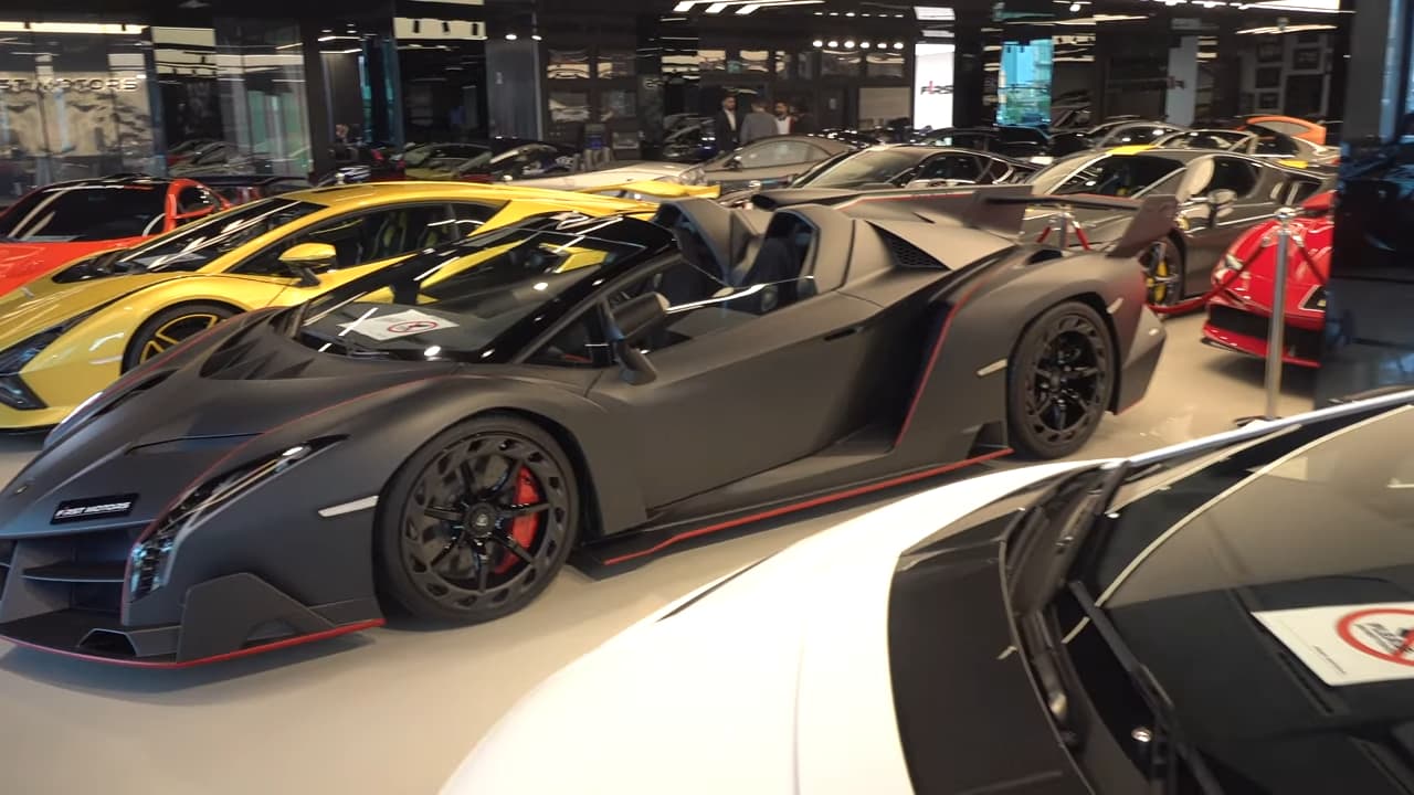 This Is The World'S Only 1 Of 1 Full Carbon Lamborghini Veneno Roadster 12 Vs youtube 10mlamborghinivenenofullcarbonindubai 030
