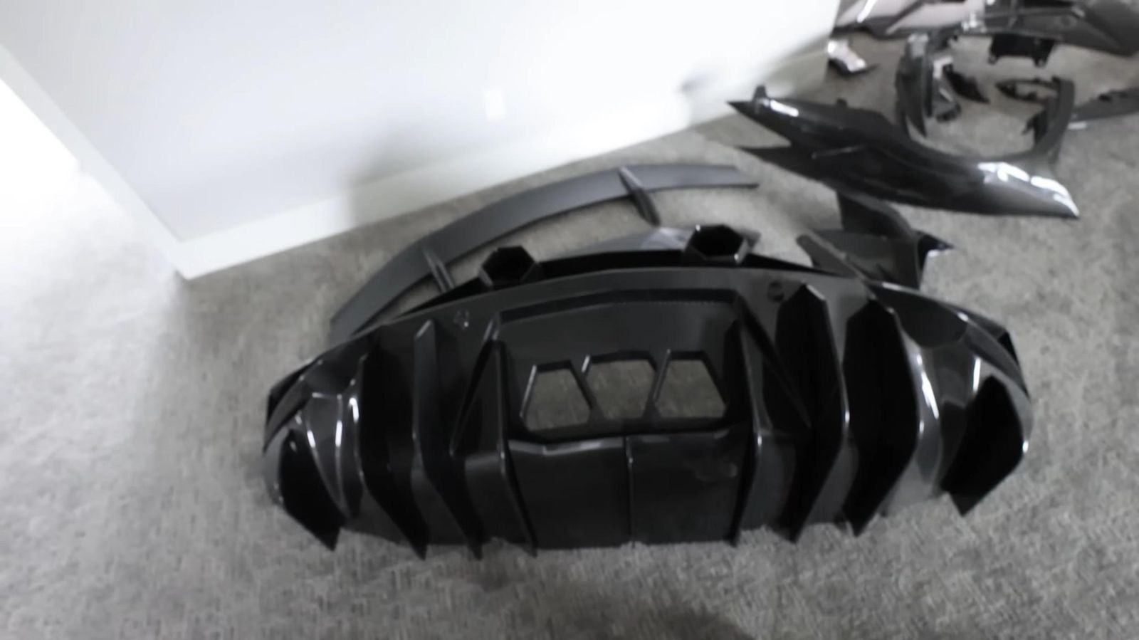 This Youtubers Insane Lamborghini Aventador F1 Exhaust System By Gintani Throws Flames 7 Videoscreenshot youtube introducingmygintanif1straightpipeexhaustlamborghiniaventador 1155