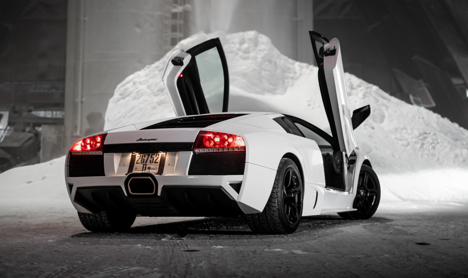Scissor Doors vs. Butterfly Doors