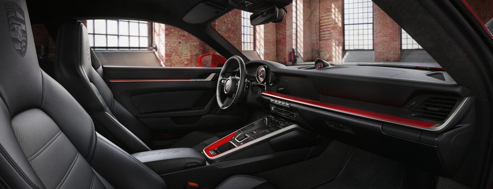 Lamborghini Huracán Vs Porsche 911: A Technical Comparison 13 Lamborghini huracán vs porsche 911 interior