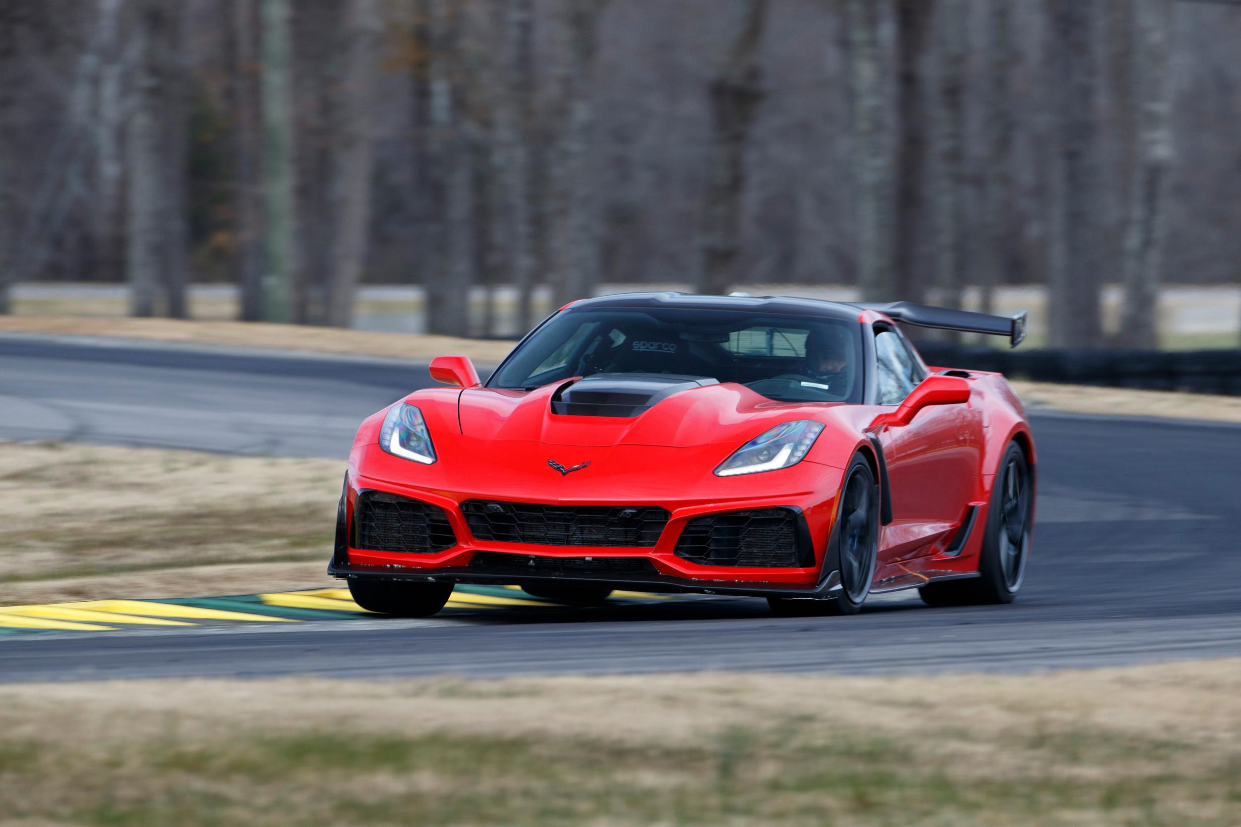 Chevrolet Corvette Vs. Lamborghini Cars: Comparison American Muscle And Italian Elegance 7 2019 chevrolet corvette zr1