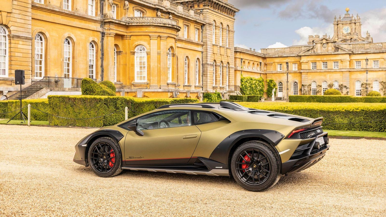 2023 Lamborghini Salon Prive Event Showcases 60 Exquisite V12 Models In London 7 648173 v2
