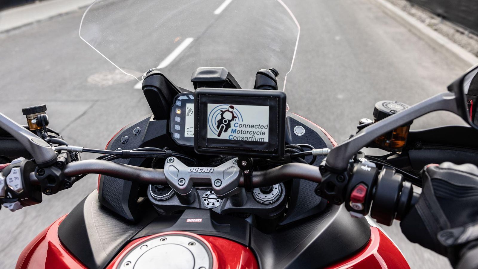 Lamborghini And Ducati Pioneer Life-Changing Motorbike-To-Car Communication System For A Safer Tomorrow 5 648457 v3