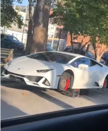 Lamborghini Huracan In The Bronx Meets Unexpected Pit Stop! 7 Screenshot 1 8