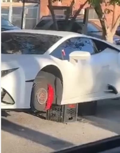 Lamborghini Huracan In The Bronx Meets Unexpected Pit Stop! 3 Lamborghini huracan in the bronx