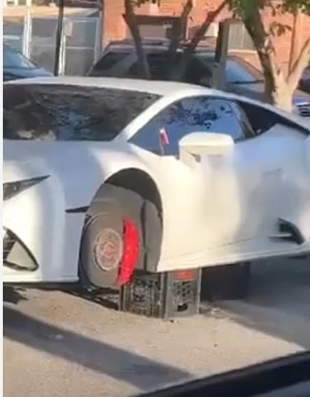 Lamborghini Huracan In The Bronx Meets Unexpected Pit Stop! 6 Screenshot 2 5