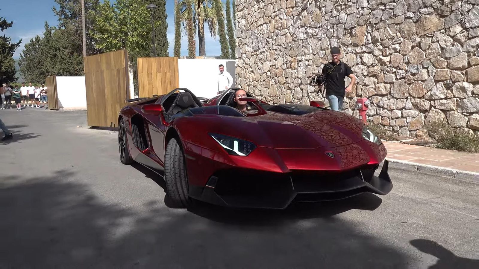 Vs youtube 1of110mlamborghiniaventadorjdrivinginspain 211