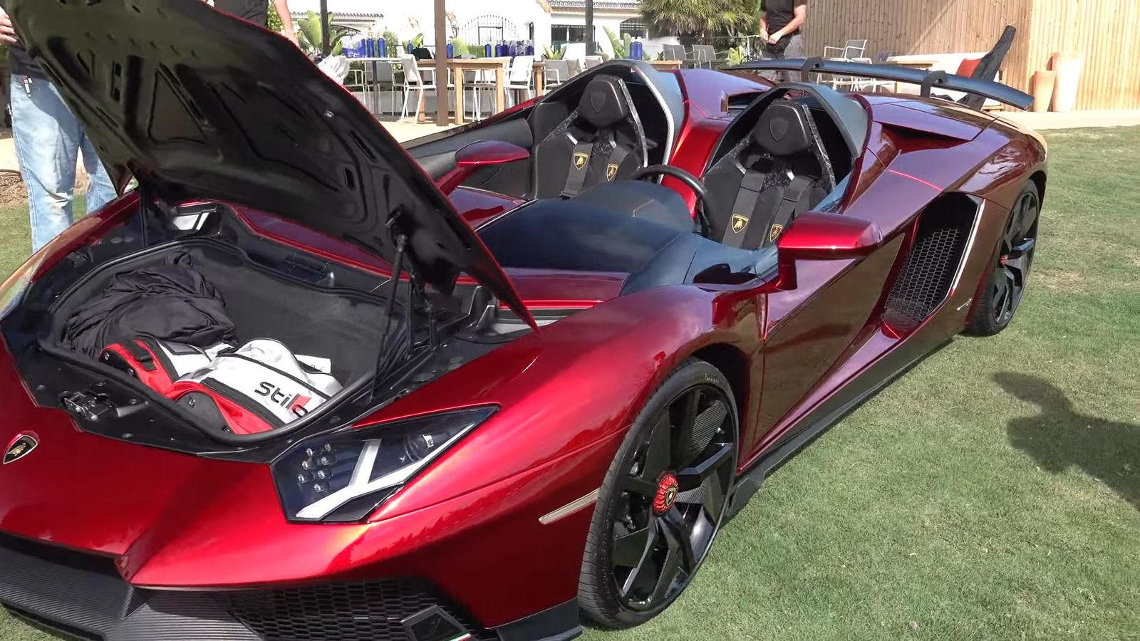 Vs youtube 1of110mlamborghiniaventadorjdrivinginspain 245