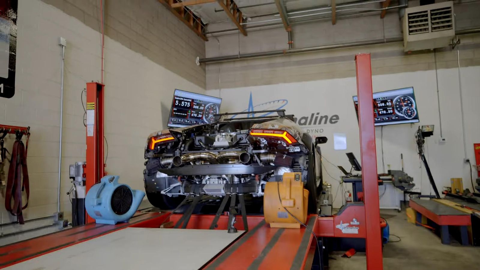 Vs youtube worldsfirsttwinturbolamborghinisterrato 1100horsepower 903