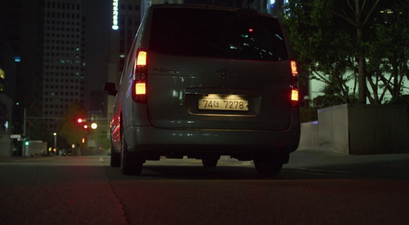Bloody Squid Game Comes Back To Netflix With An Unexpected Car Sponsor 7 2007 hyundai grand starex