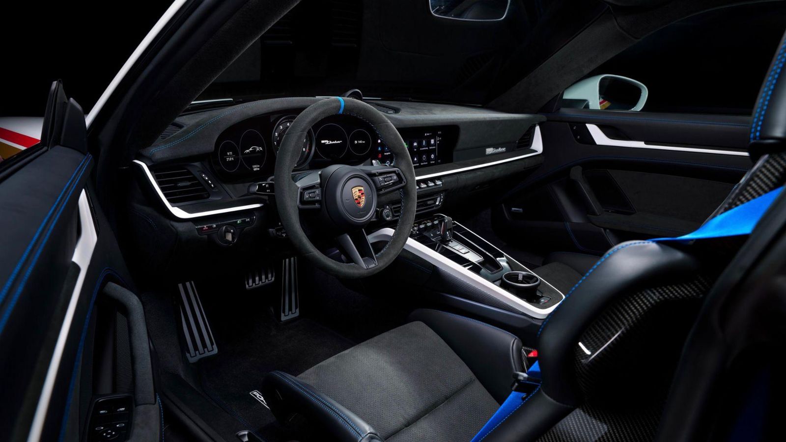 Lamborghini Huracán Sterrato Vs Porsche 911 Dakar: A Comparative Analysis 17 22pag 105 dakar 003 rr interior highres