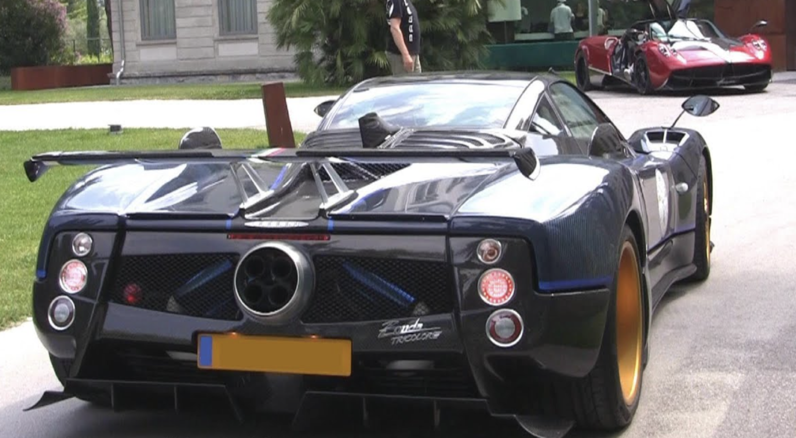 Lionel messi's car collection: pagani zonda tricolore