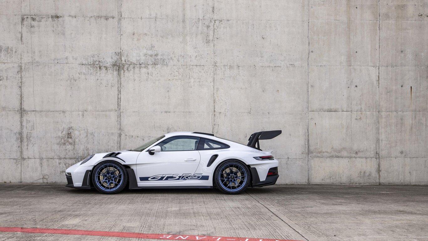 Exploring 10 Supercars And Their Signature Spoilers 7 Porsche 911 gt3 rs