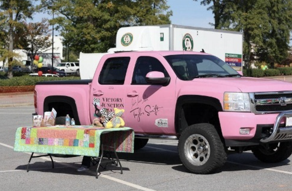 Inside Billionaire Taylor Swift'S Car Collection: Where Timeless Elegance Merges With Unparalleled Sophistication 13 Taylor swift pink chevrolet silverado