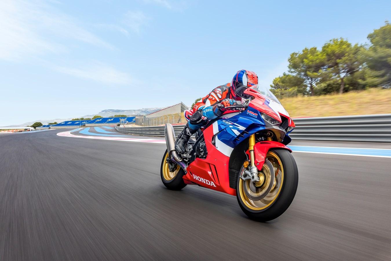 Superbikes Vs Lamborghini: 10 Exclusive Superbikes That Leave The Lamborghini Aventador Svj In The Dust 9 352146 22ym honda cbr1000rr r fireblade sp