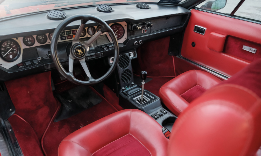 Ferrari Bb 512 Vs. Lamborghini Urraco P200: A Comparative Study Of Their Striking Similarities 17 Lamborghini urraco p200 interior