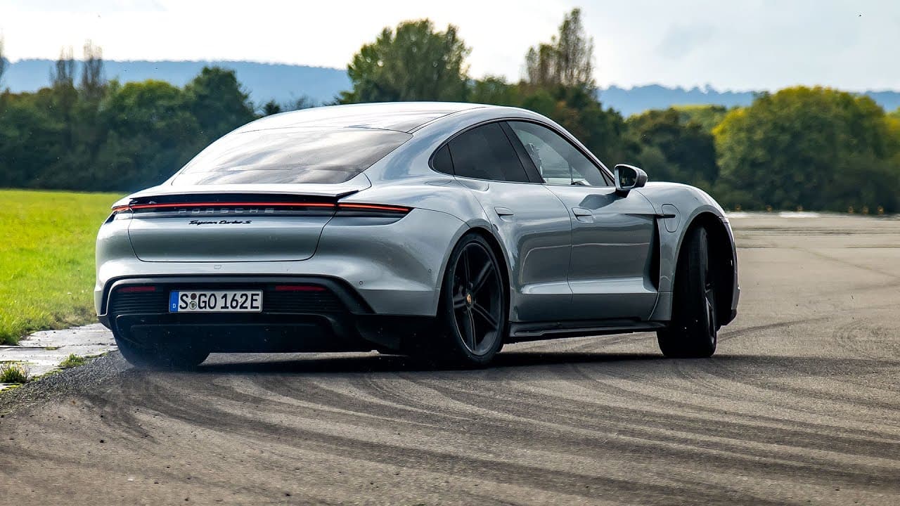 Porsche taycan turbo s