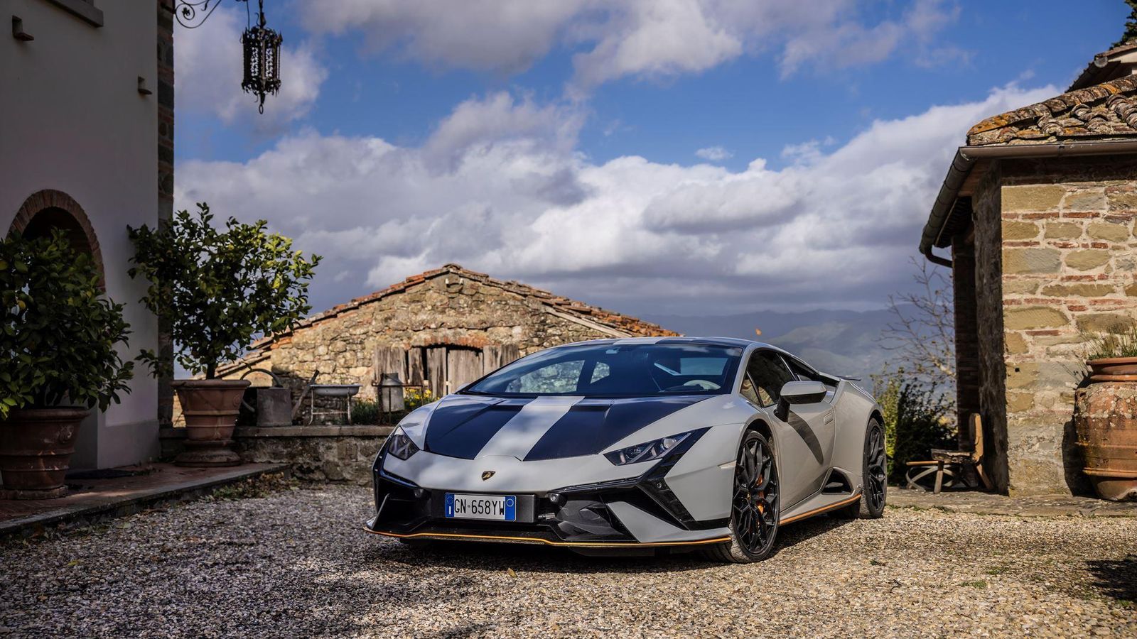 The Final Roar: Celebrating The V10 Lamborghini Huracán'S Italian Odyssey 16 651761 v2