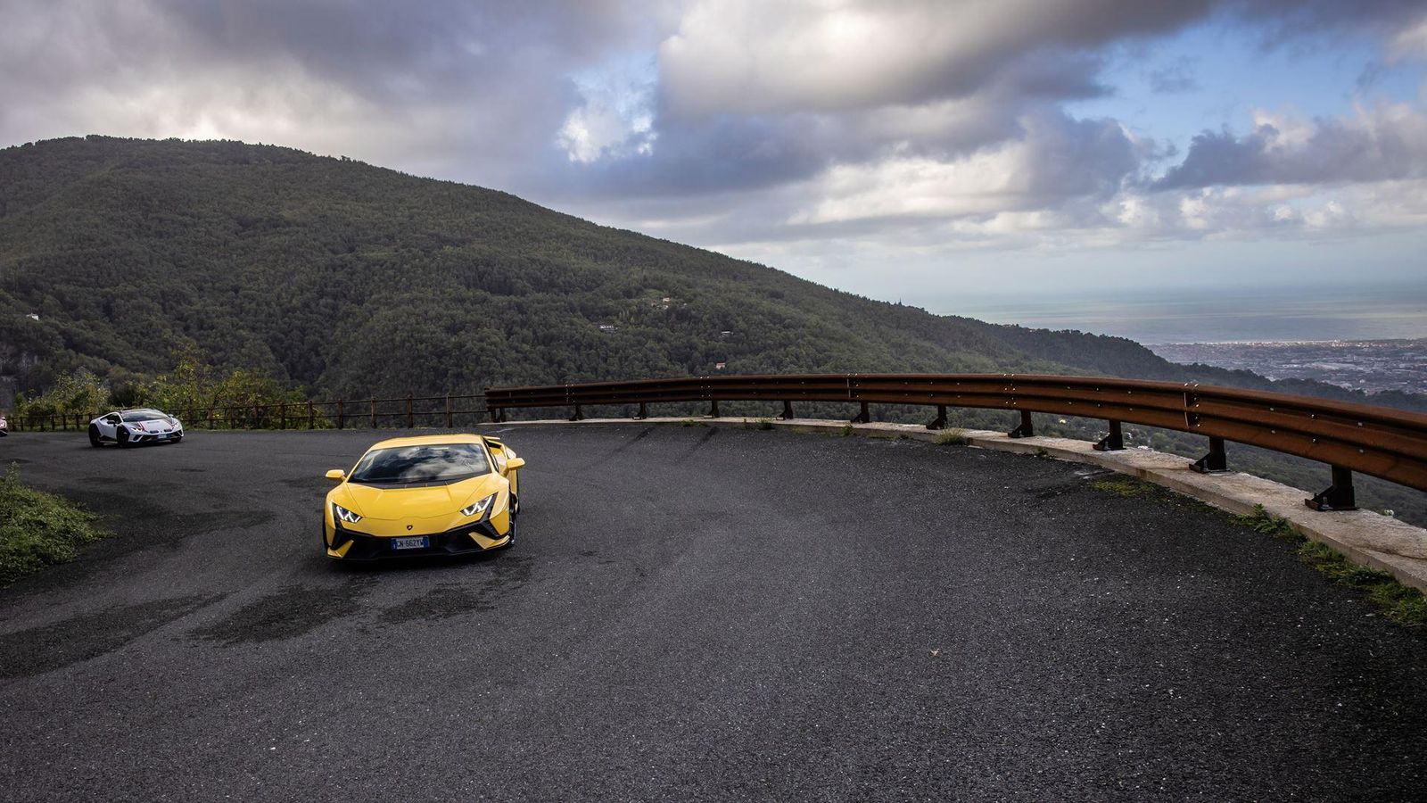 The Final Roar: Celebrating The V10 Lamborghini Huracán'S Italian Odyssey 36 651797 v2