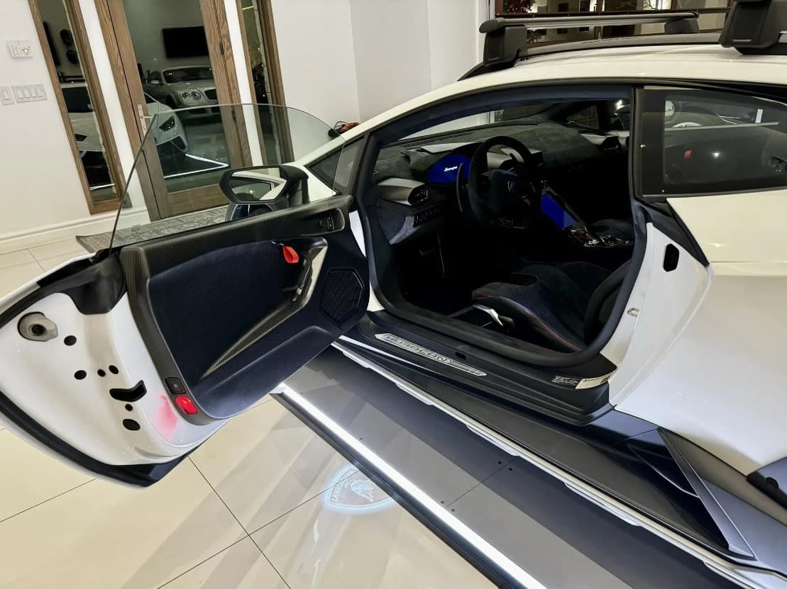 This 2023 Lamborghini Huracan Sterrato Sold For $358,000, A Price That Is Undeniably Exorbitant! 15 Screenshot 4 4