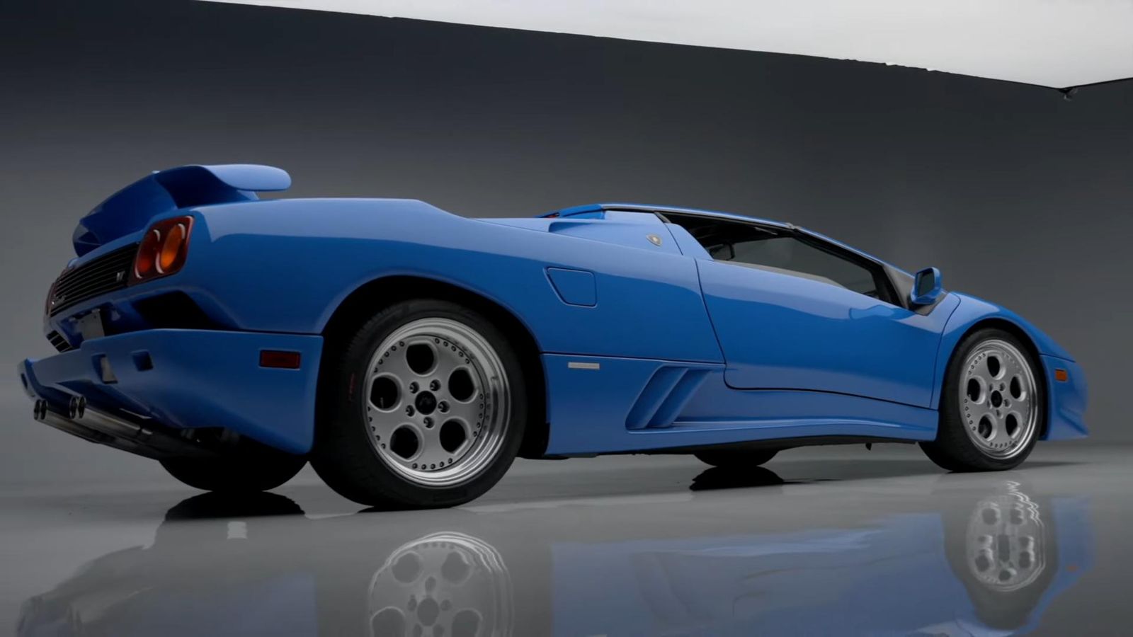 Donald Trump'S Lamborghini Diablo Sold For $1.1 Million: A Tale Of Luxury And Legacy 16 Vs youtube firstlook donaldjtrumps1997lamborghinidiablovt barrett jackson2024scottsdaleauction 011