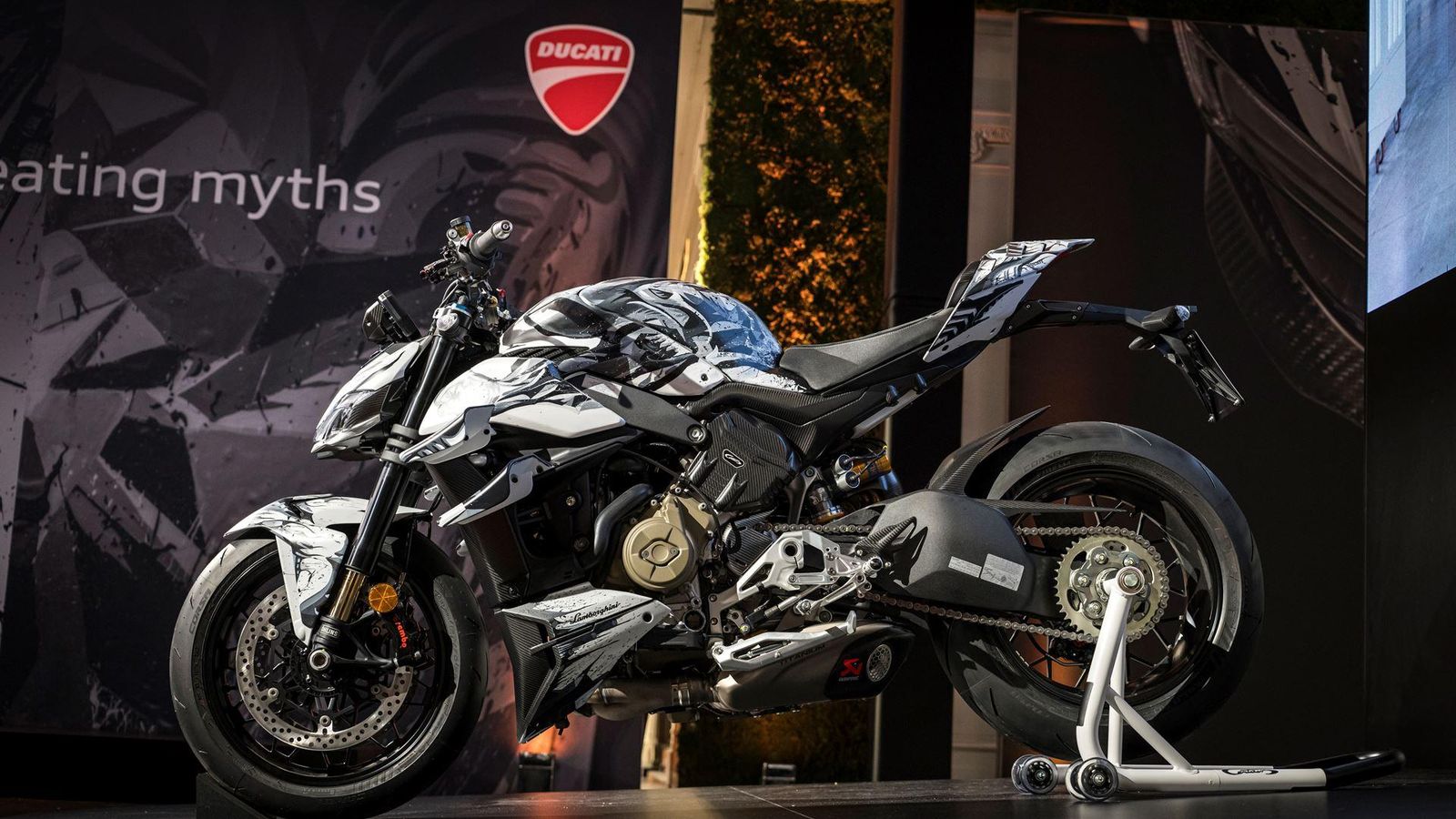 Revving Artistry: The Exclusive Ducati And Automobili Lamborghini Collaboration Unveiled 17 651918 v2
