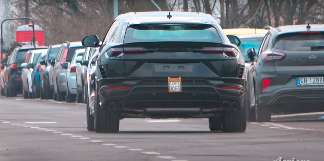 The 2025 Lamborghini Urus Phev Shines With New Signature Lighting 5 Screenshot 5 2