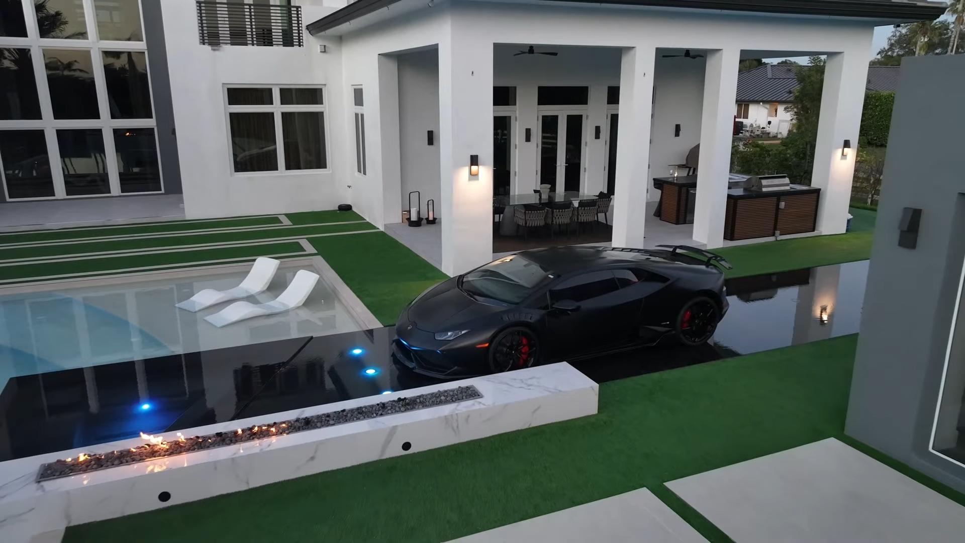 Vs youtube lamborghinipool homeownerbuildscustomluxuryswimmingpooltohighlighthis250klamborghini 120