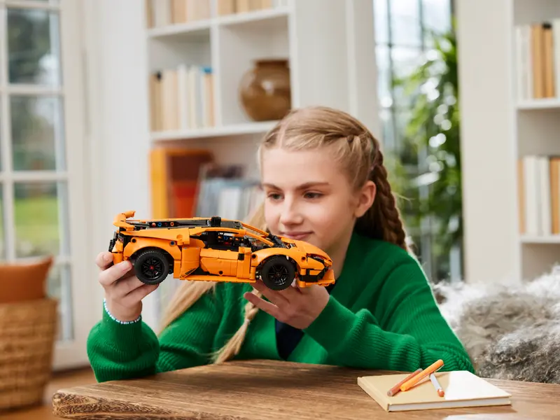 Unique Lego Technic 42196 Lamborghini Huracan Tecnica To Debut Soon In Striking Orange At A Budget-Friendly Price! 11 42196 alt7
