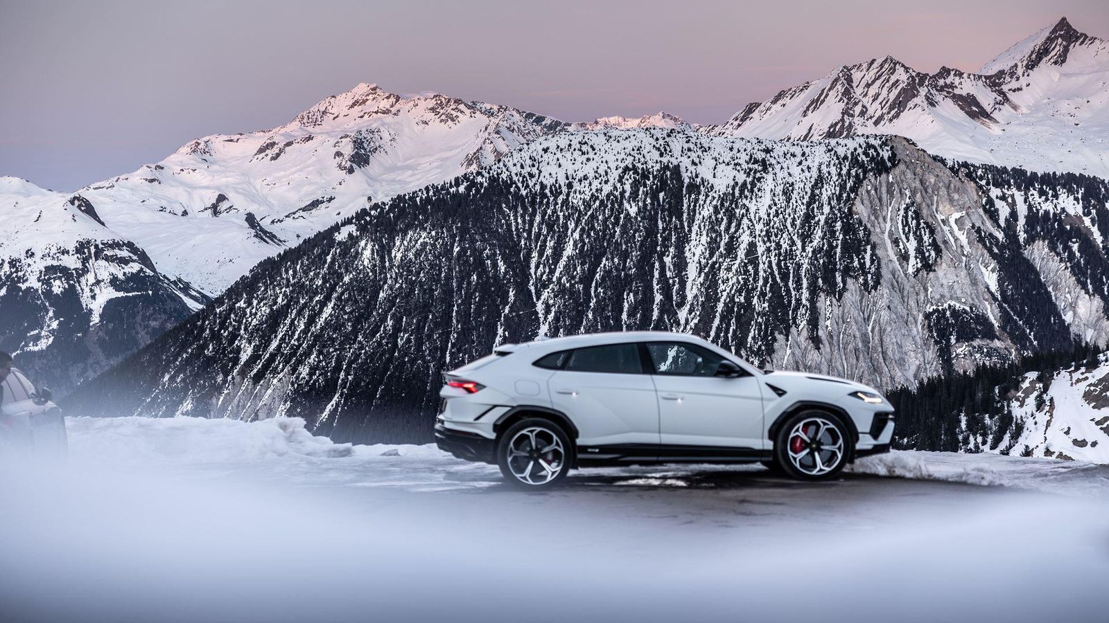 Lamborghini'S Alpine Adventure: The Urus S And Huracán Sterrato Enjoy The Wild Outdoor Lifestyle In The Snowy Alps 20 652513 v2