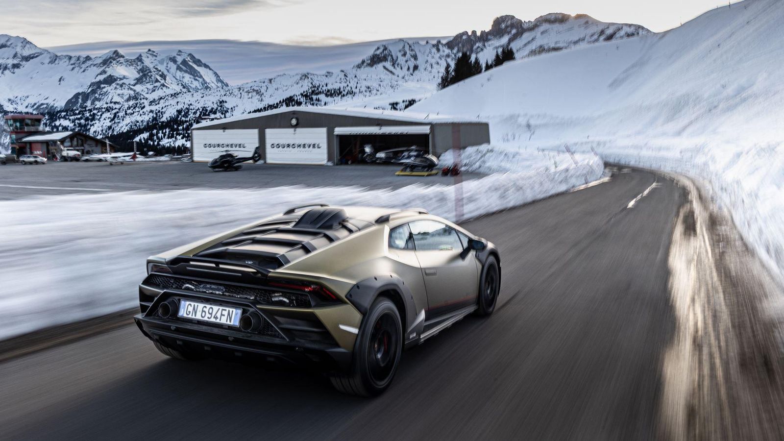 Lamborghini'S Alpine Adventure: The Urus S And Huracán Sterrato Enjoy The Wild Outdoor Lifestyle In The Snowy Alps 15 652518 v2