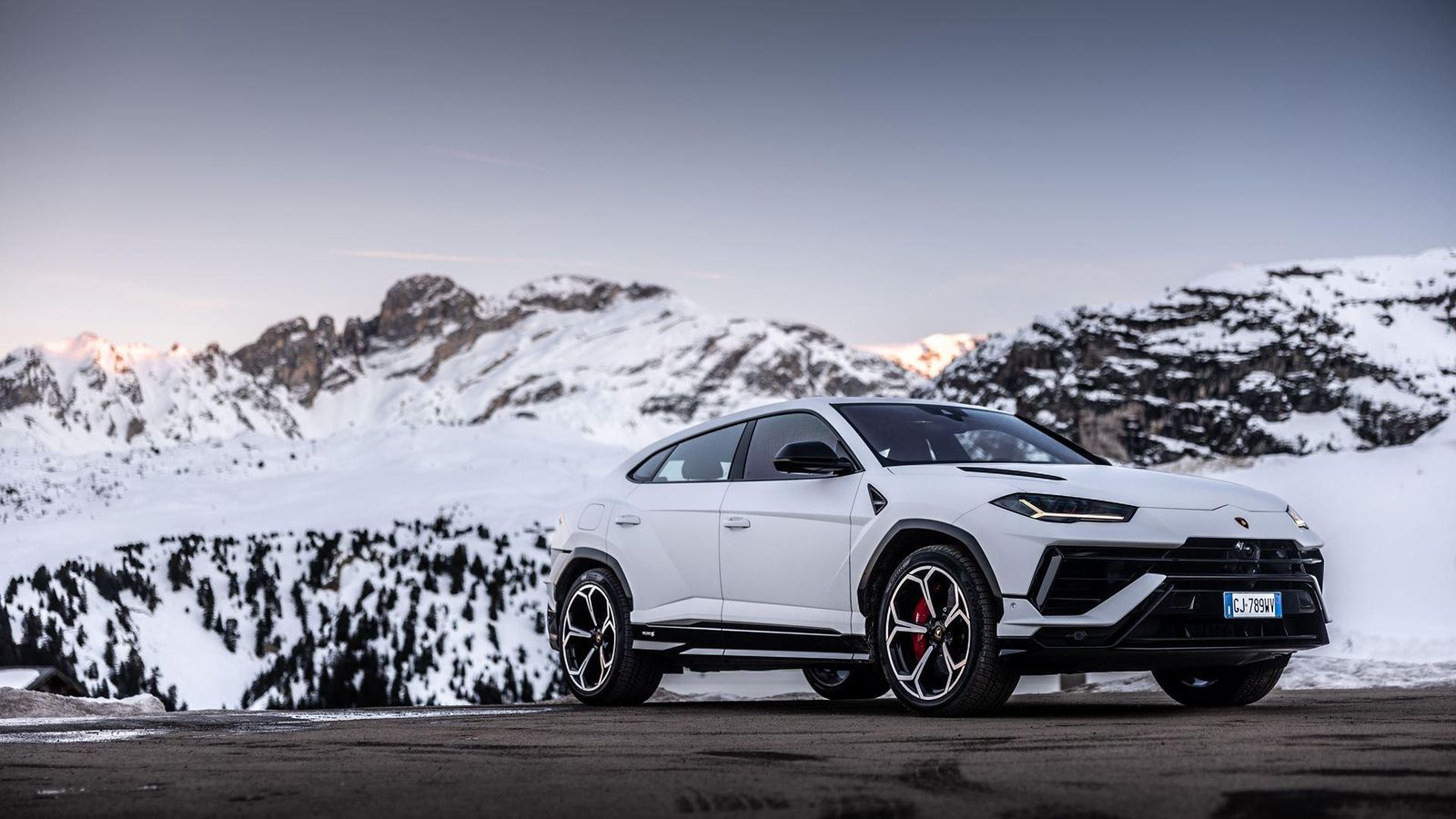 Lamborghini'S Alpine Adventure: The Urus S And Huracán Sterrato Enjoy The Wild Outdoor Lifestyle In The Snowy Alps 10 652532