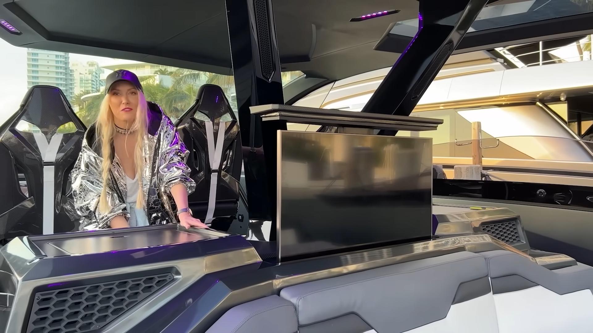 Vs youtube insideworldsfirst4mlamborghiniyacht 402