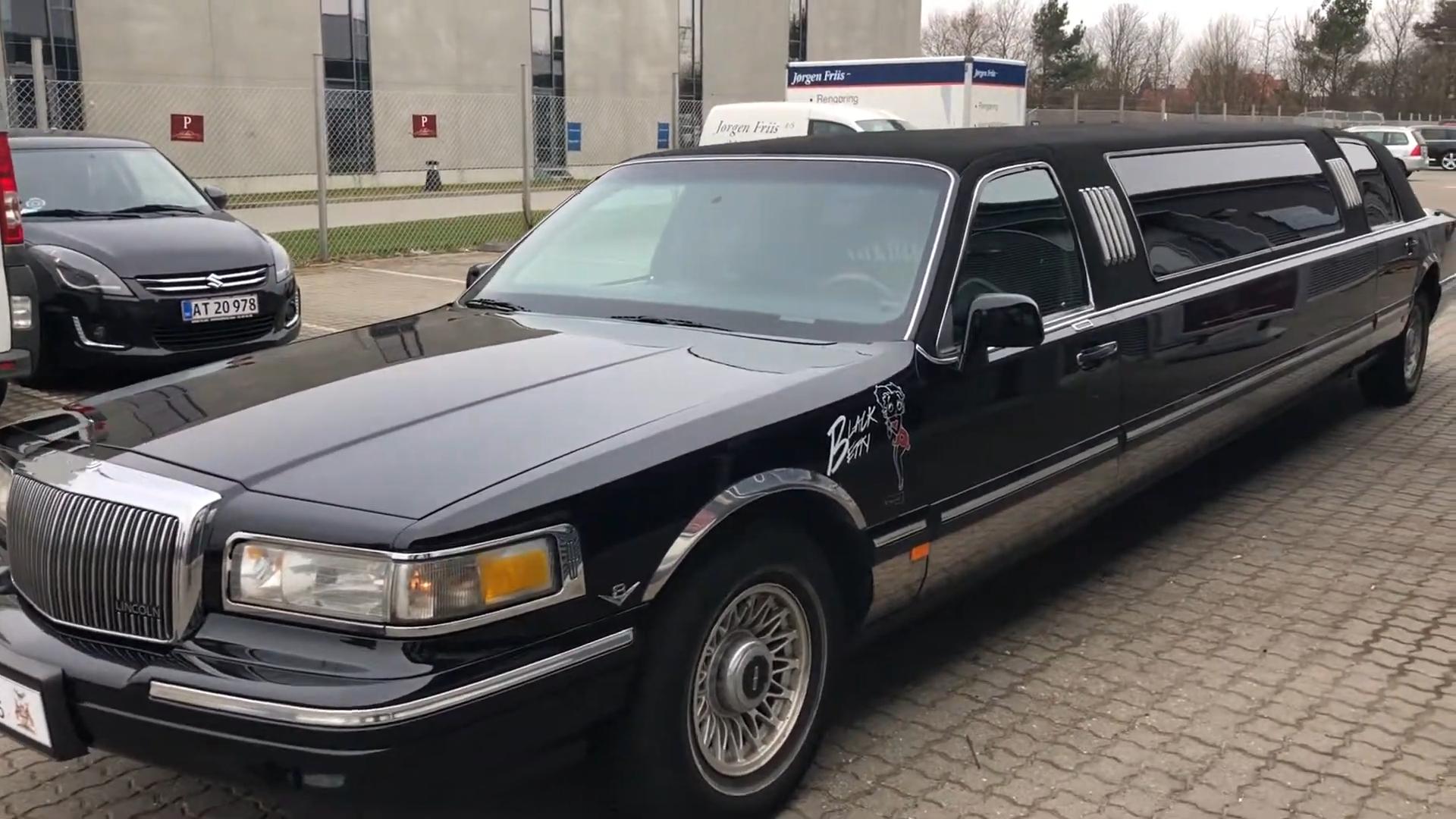 Vs youtube miketysonlimo 038