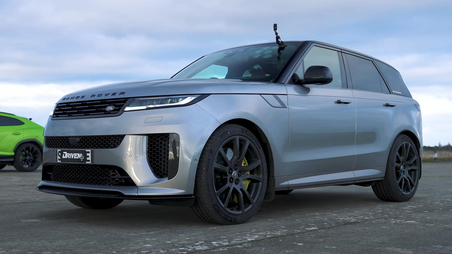 Lamborghini urus vs range rover sport sv