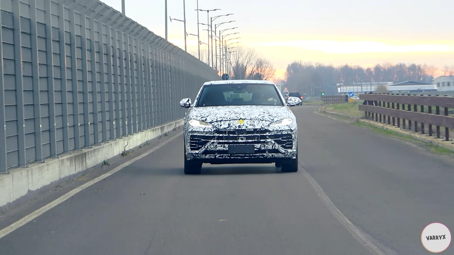 Exclusive Features Of The 2025 Lamborghini Urus Phev Spotted During Rainy Test Drives 3 2025 lamborghini urus phev
