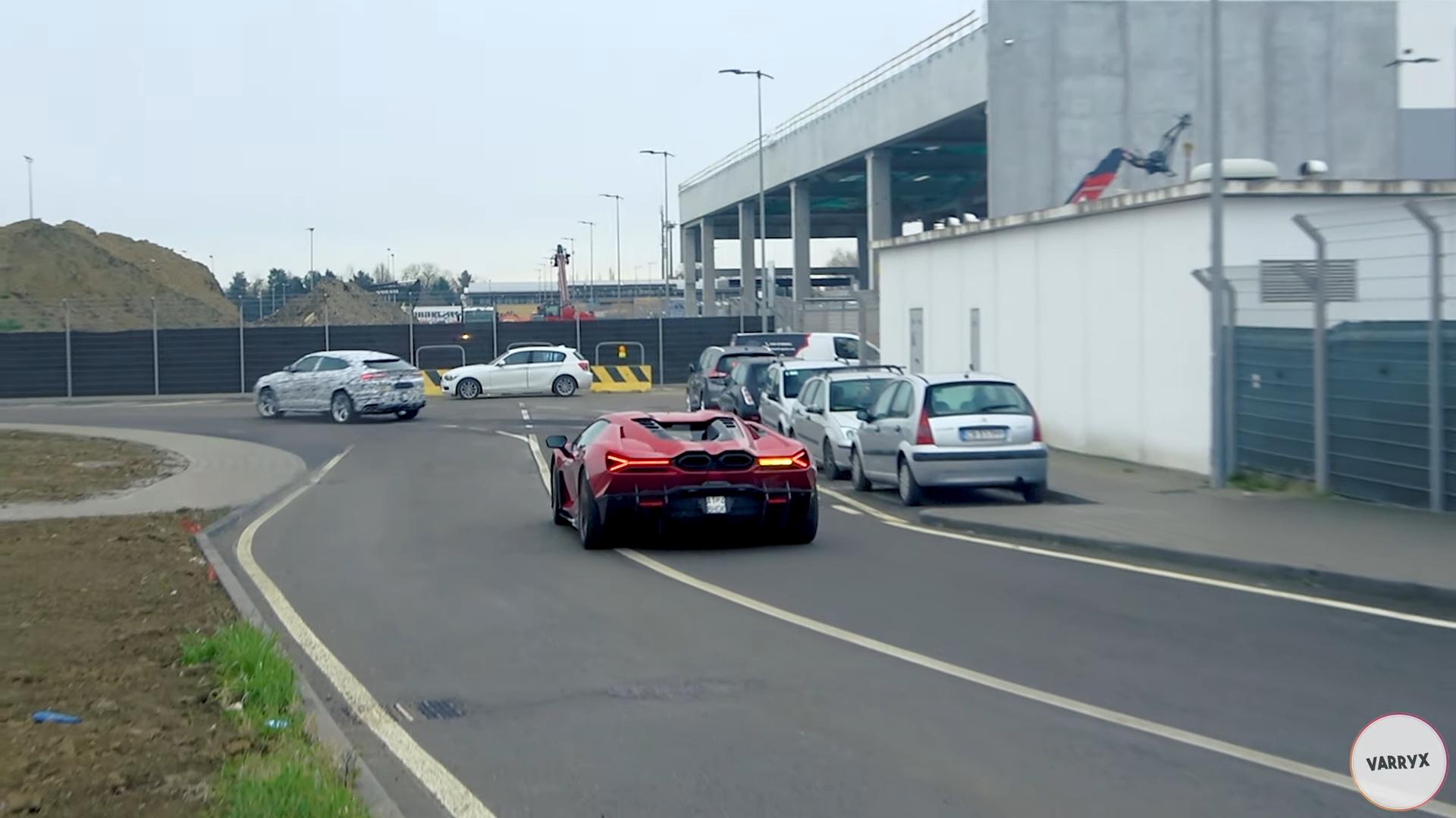 Exclusive Features Of The 2025 Lamborghini Urus Phev Spotted During Rainy Test Drives 7 2025 lamborghini urus phev